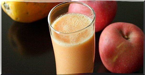 Smoothie with apple and papaya