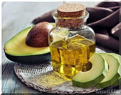 Homemade hair treatments for split ends: Avocado and argan oil