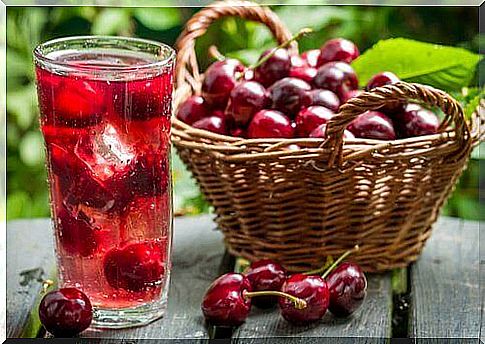 natural drinks that help you fight sleep problems - cherry juice