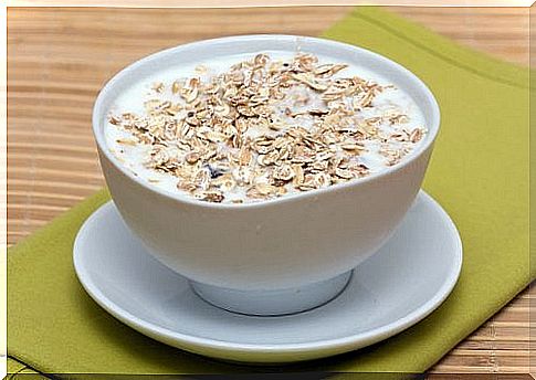 natural drinks that help you fight sleep problems - oats