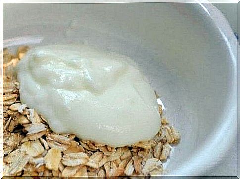 Oats and yogurt