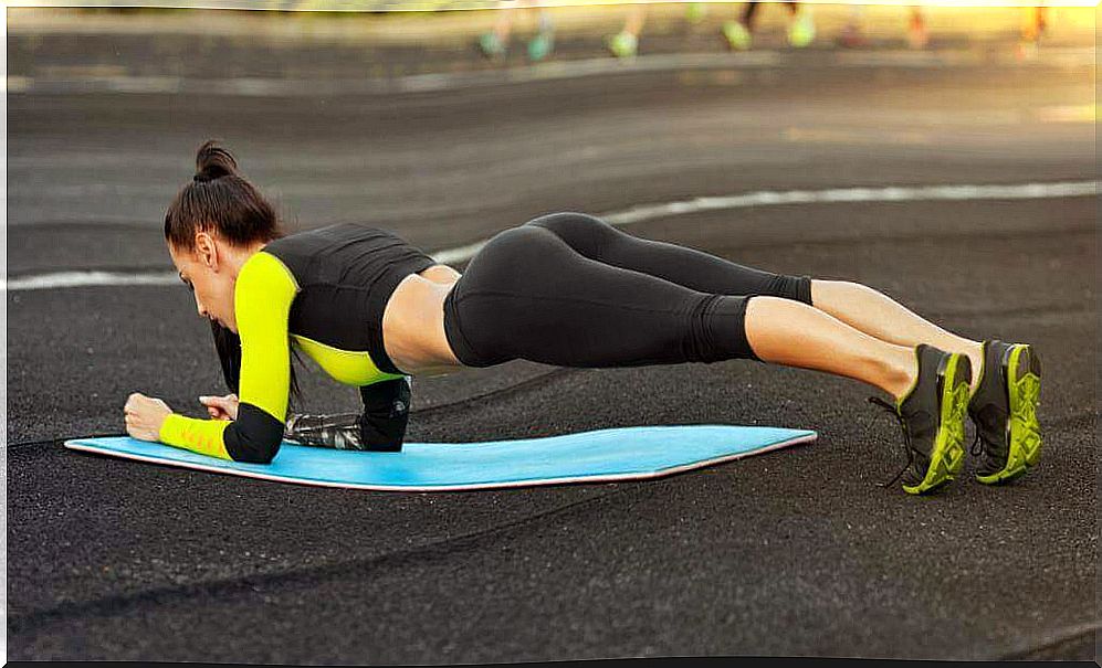 Woman making the plank