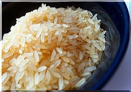 Rice-based body scrubs: Rice and baking soda scrubs