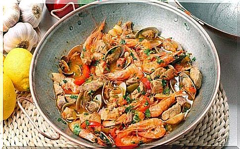 Fried seafood in a pan