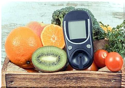 Blood glucose meter and fruit.