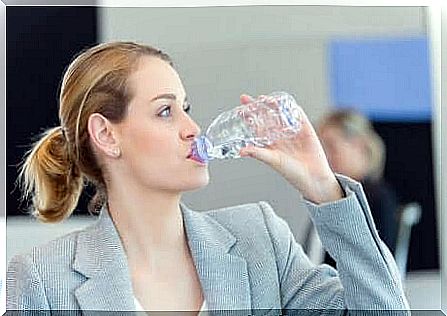 Drink water to get rid of kidney stones