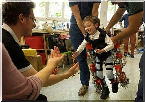 This exoskeleton can help paraplegic children